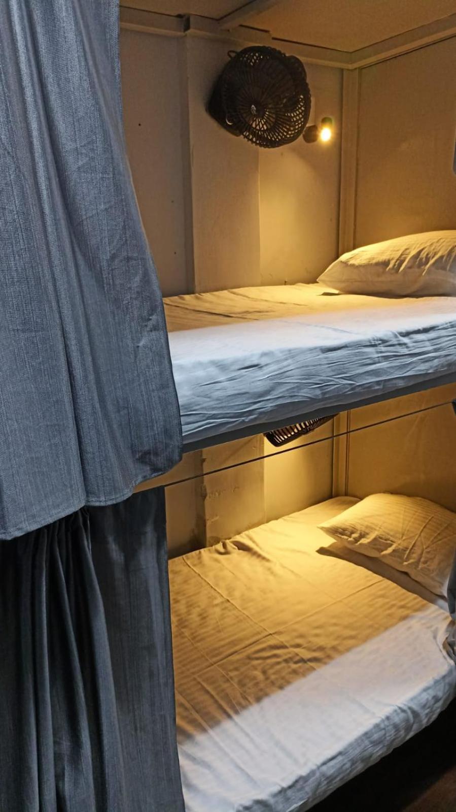 Saffron Dormitory Goregaon East Мумбаї Екстер'єр фото