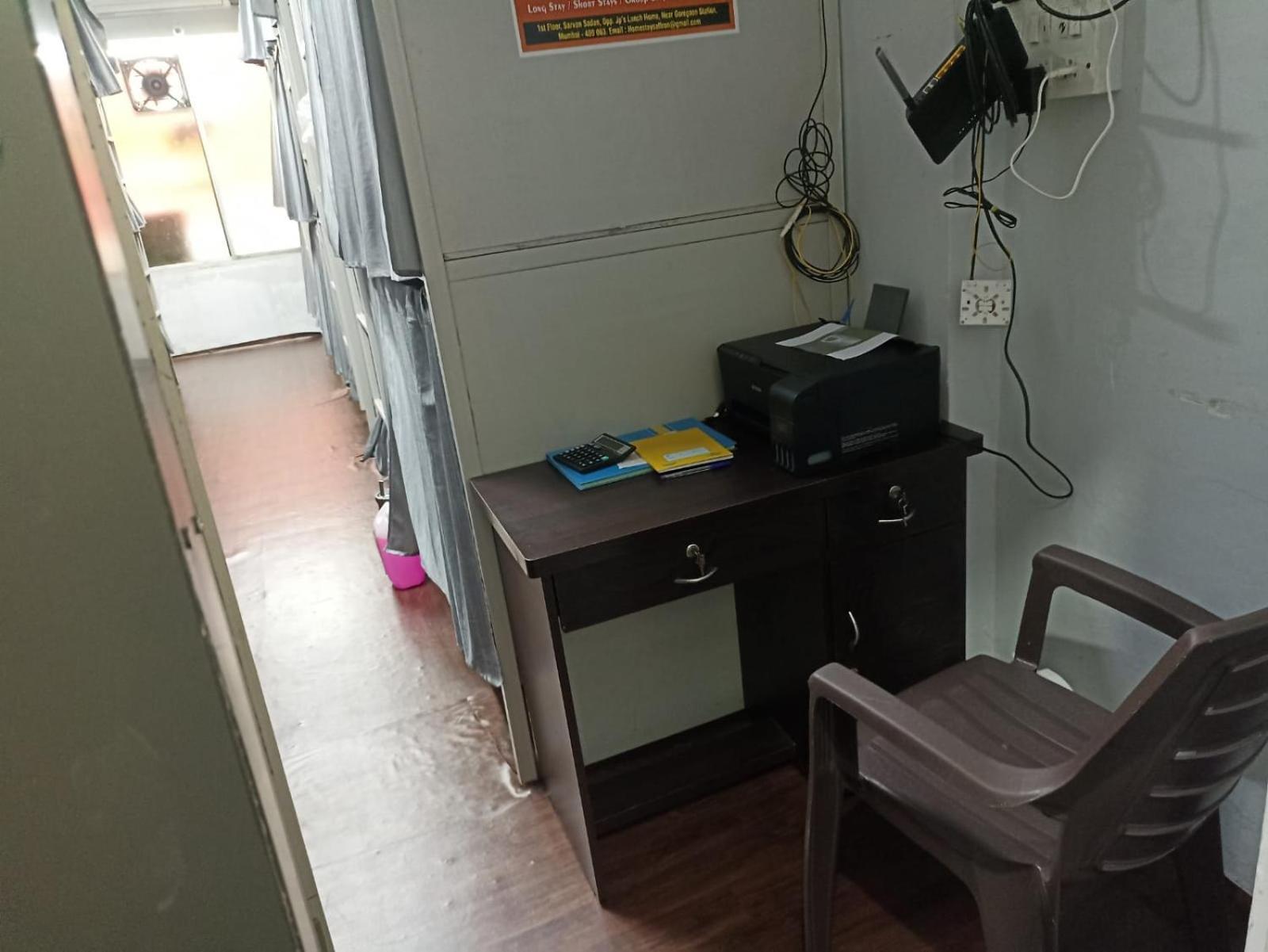Saffron Dormitory Goregaon East Мумбаї Екстер'єр фото